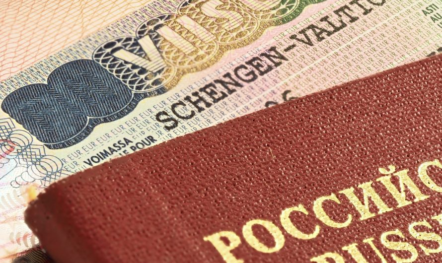 Аналитик рассказал, зачем россияне массово открывают счета в зарубежных банках