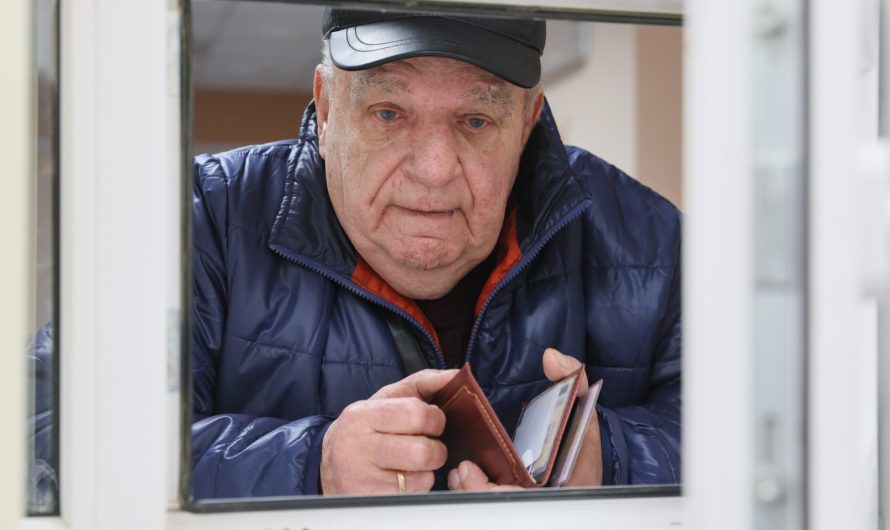Без прав и номеров. Работа ГИБДД по всей стране парализована из-за сбоя